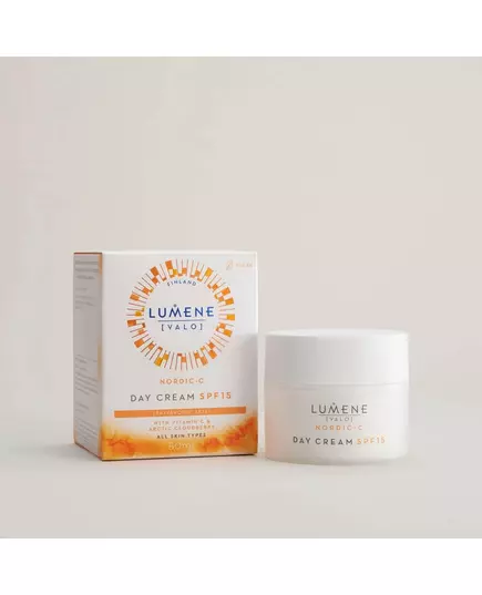 Lumene Valo Day Cream Contains Vitamin C SPF15 50 ml, image 3